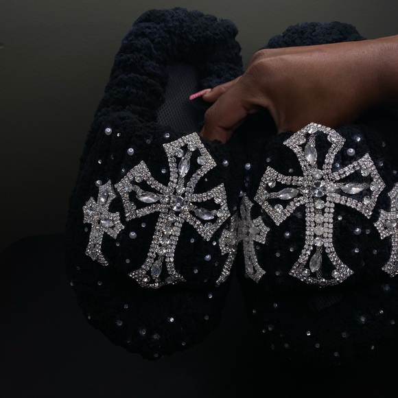 Yarn slides with cross and rhinestones - Picture 7 of 7